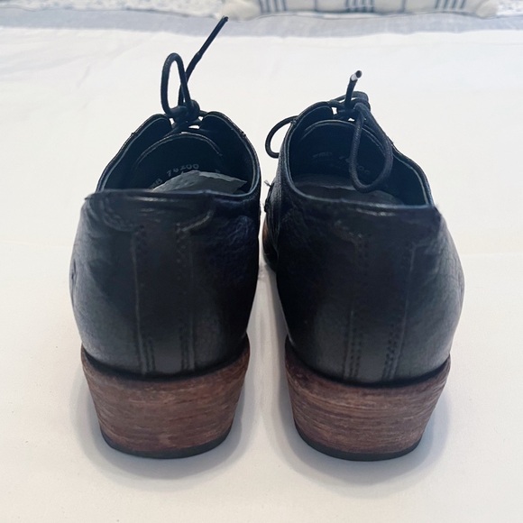 Frye Carson Heeled Oxfords in Black, Size 7.5 - Picture 6 of 9